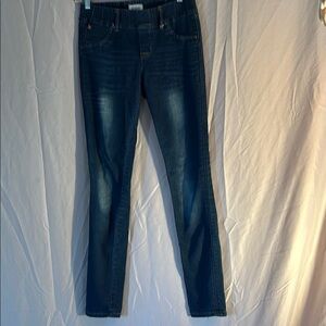 Hudson’s size 16 Girls Blue Jeans. Fits size 24/25
